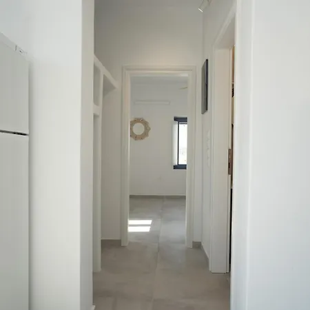 Traditional White House2 * Dhragoulas