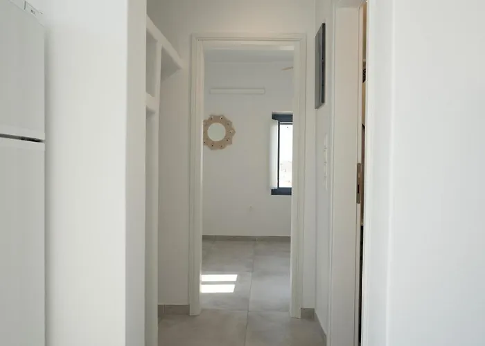 Traditional White House2 * Dhragoulas